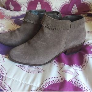 Steve Madden gray suede boots with fringe